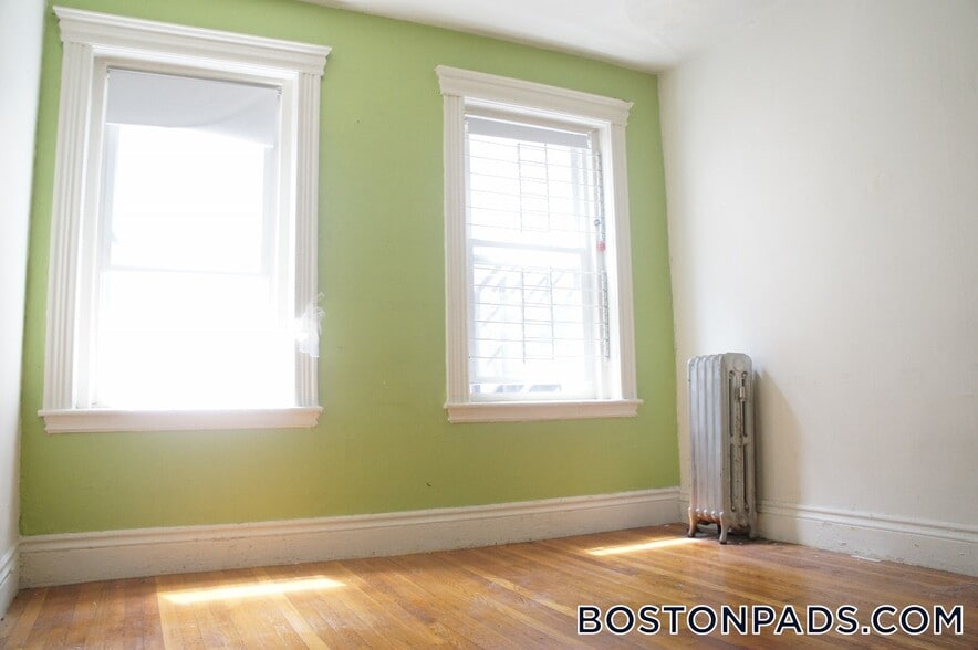 Building Photo - 1334 Commonwealth Ave