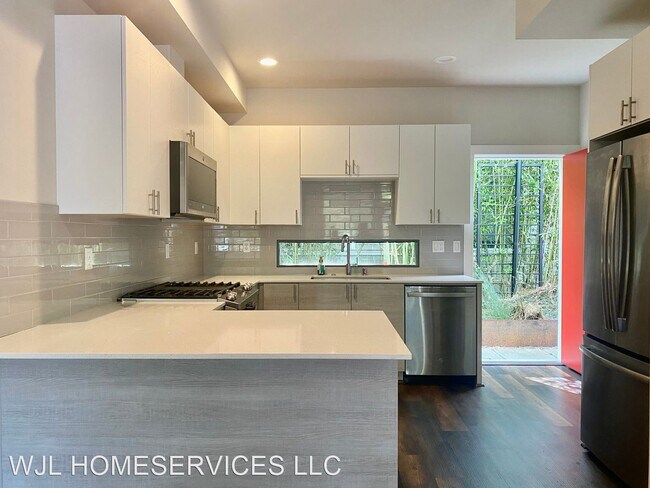 Building Photo - 2 br, 1.5 bath House - 521 NW 70th St