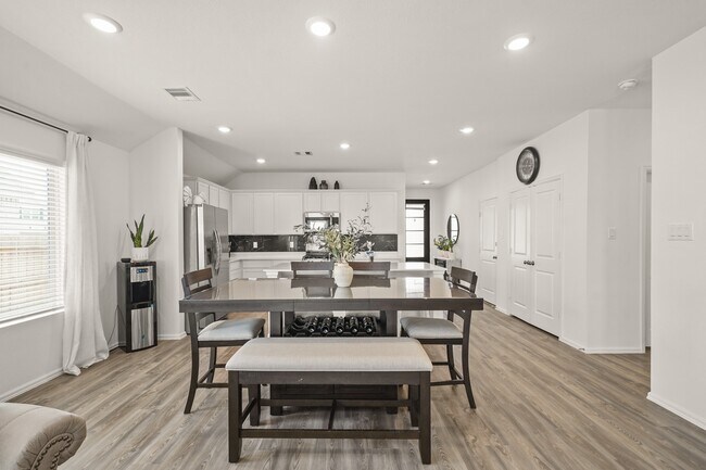 Building Photo - 3019 Live Springs Ct
