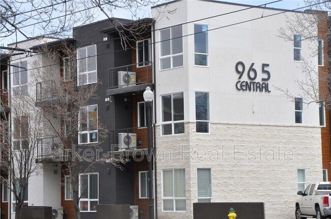 Building Photo - 965 Central