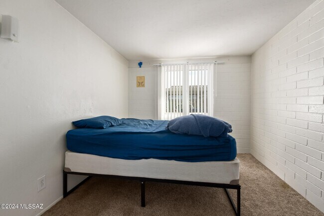 Building Photo - 7455 E Desert Spring Dr