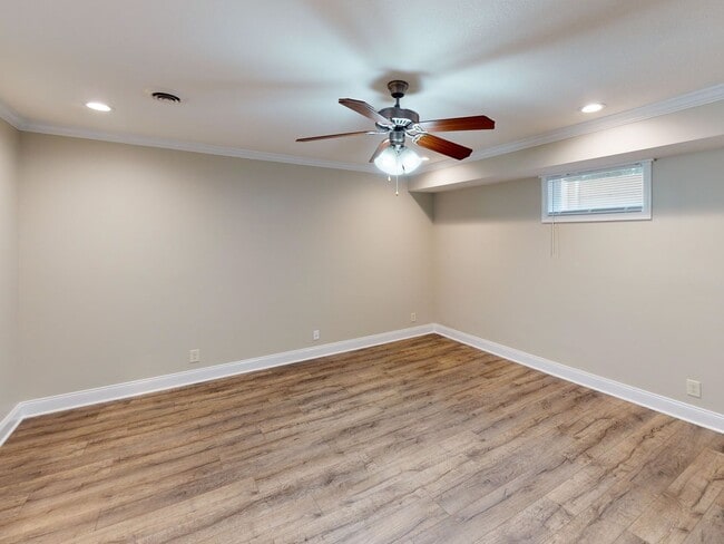 Building Photo - Move-in Ready Townhome in Desirable Sango ...