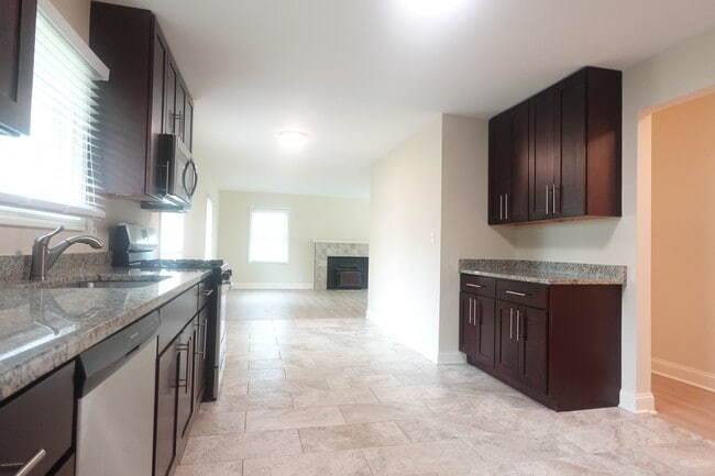 Building Photo - 3743 Country Club Ave