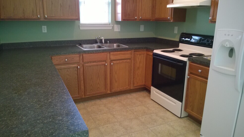 Building Photo - 1093 Winding Oak Trl