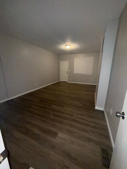 Building Photo - 1111 Louis St