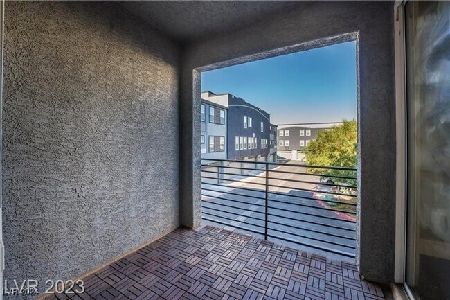 Building Photo - 9050 W Tropicana Ave