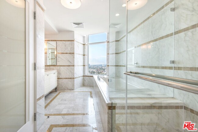 Building Photo - 1 W Century Dr