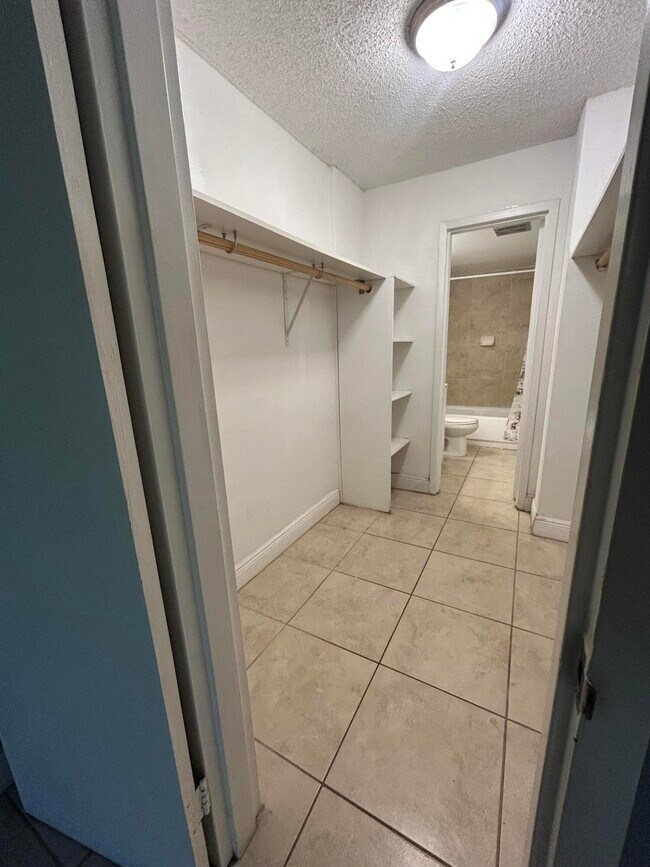 Building Photo - 1805 Sans Souci Blvd