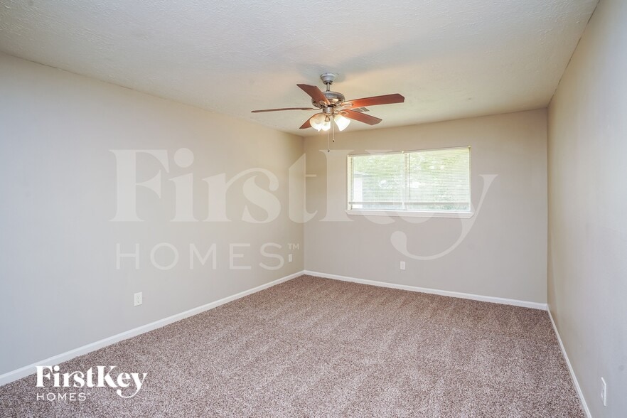 Building Photo - 4909 Green Willow Ln