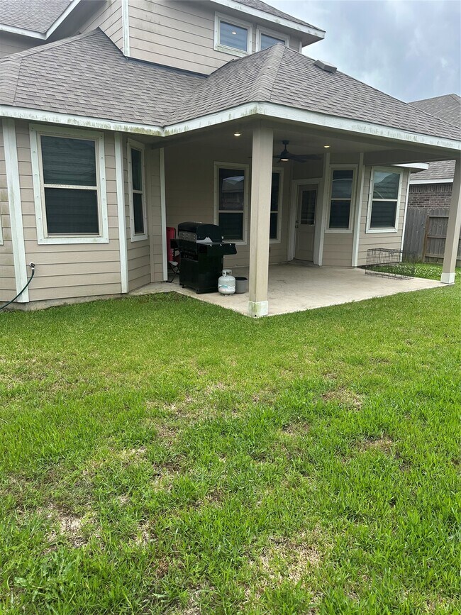 Building Photo - 1617 Darwin Cedar Dr