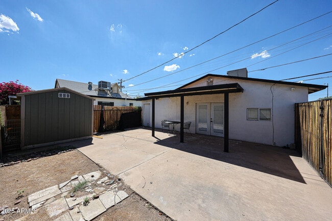 Primary Photo - 1614 E Roma Ave