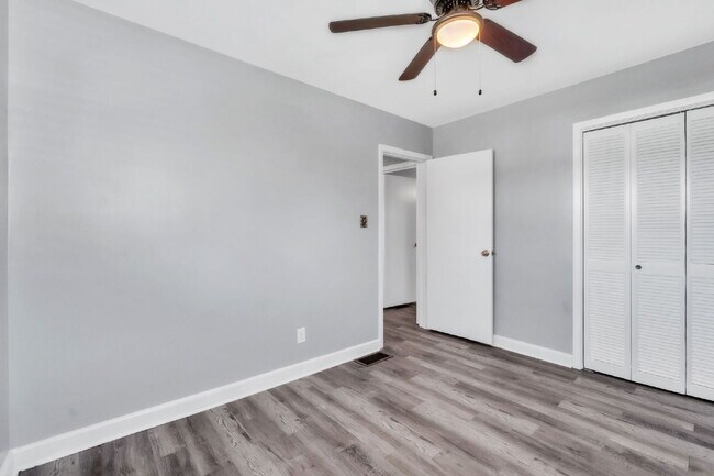 Building Photo - Stylish 3 Bedroom, 2 Bath Ranch with Brigh...