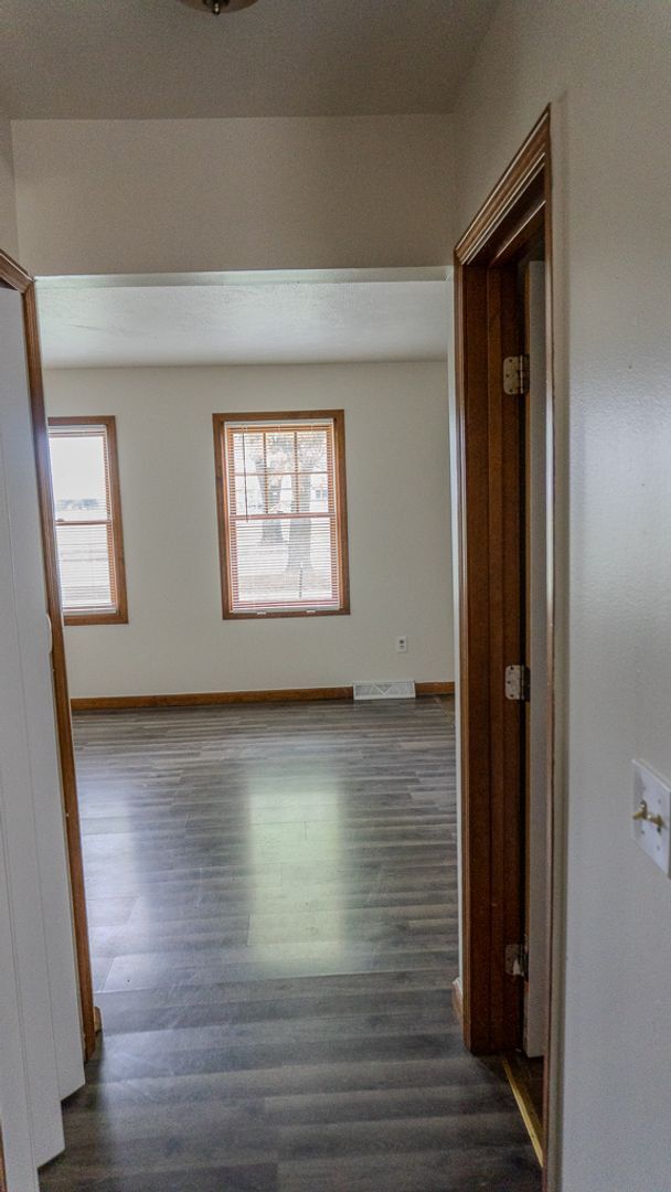 Building Photo - Updated 3-Bedroom Townhouse in Convenient ...