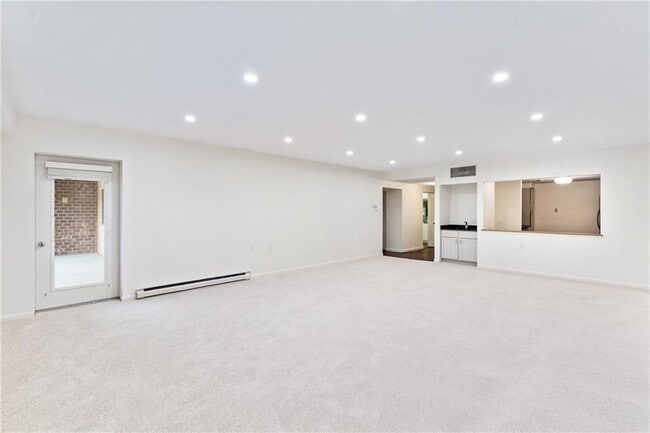 Building Photo - 30 Argyle Ave