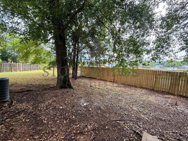 Building Photo - 3 bed, 2 bed home in Helena