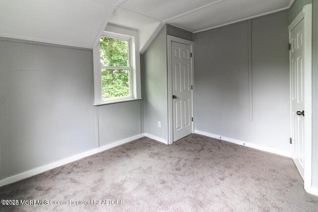 Building Photo - 306 Henley Ave