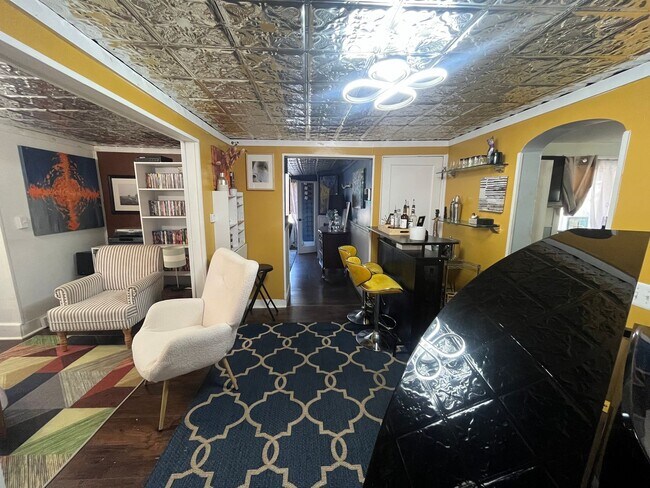 Building Photo - Fully Furnished 4 Bed Single Family House ...