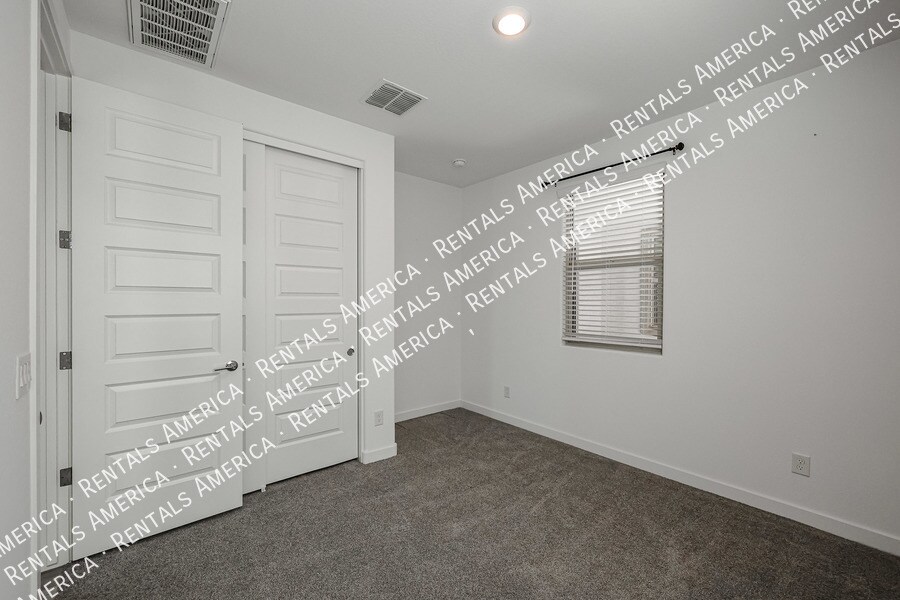 Building Photo - 12380 W Wagon Wheel Dr