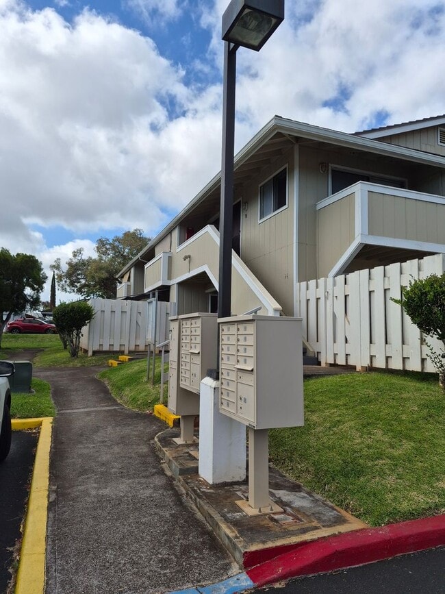 Building Photo - Centrally located 1bd, 1ba, 1pkg 512sqft. w/Lanai for $2000