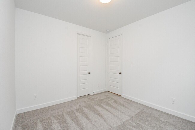 Building Photo - 611 Sand Branch Dr