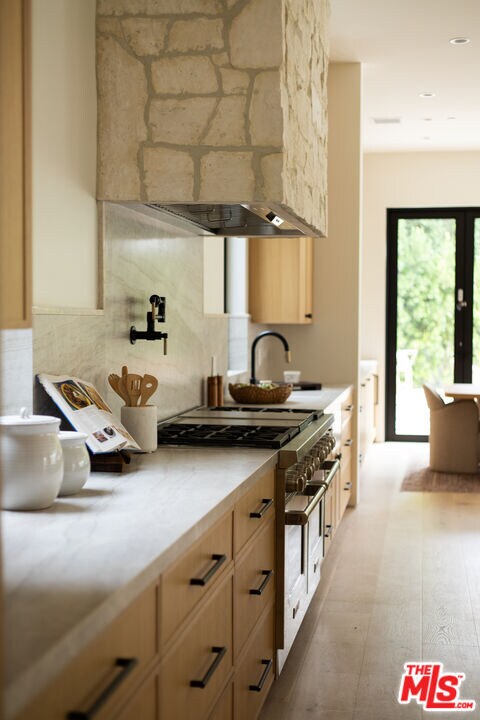 Building Photo - 5064 Encino Ave