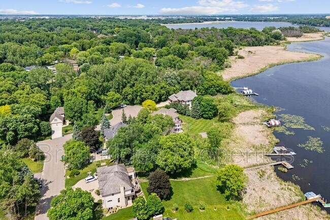 Building Photo - 6210 Deerwood Cir N