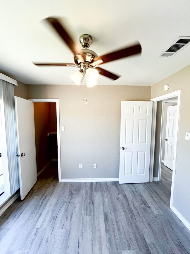 Building Photo - Available NOW!!!! This charming 1 story, 3 bedroom, 2 bath house could be your next home! Beautif...