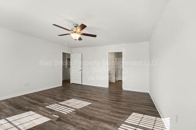 Building Photo - 7847 Whispering Strm Dr