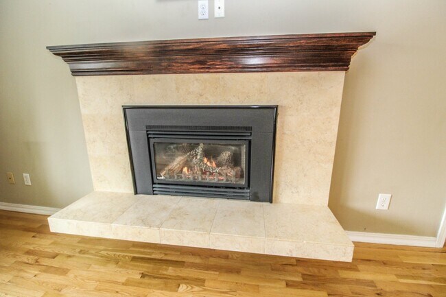 Building Photo - Coming Soon! Very well maintained home wit...