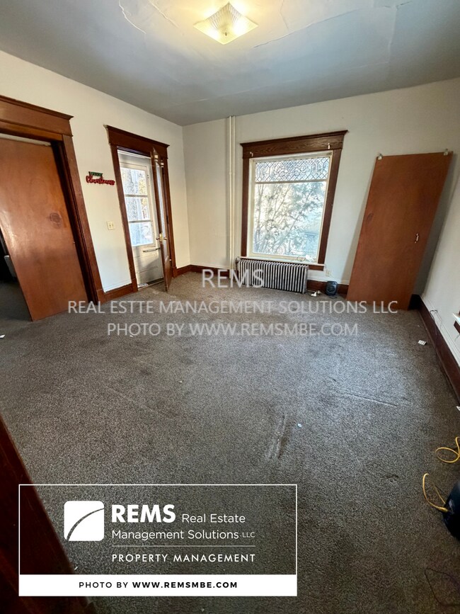 Building Photo - 420 N Pine St