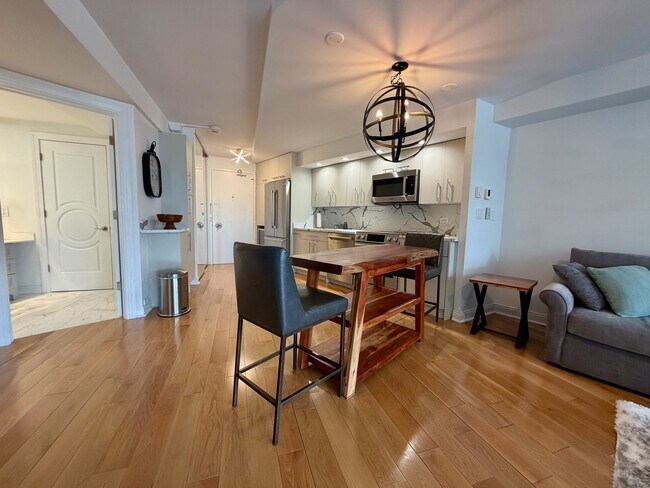 Building Photo - 300 N State St