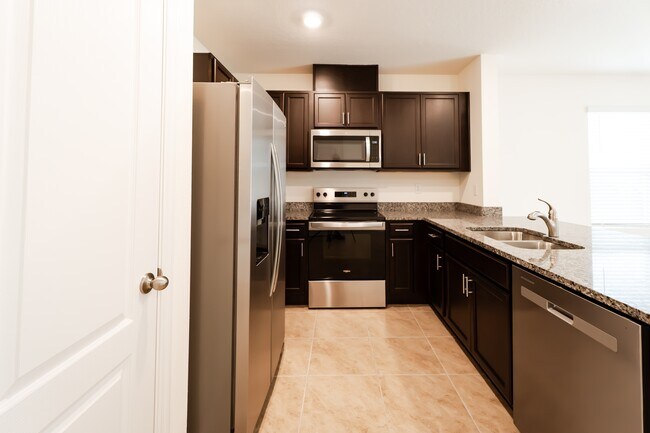 Building Photo - 2331 Gifford Dr