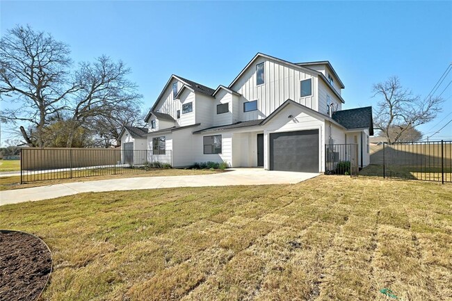 Building Photo - 8428 Hathaway Dr
