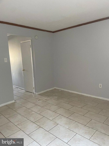 Building Photo - 230 Holly Dr