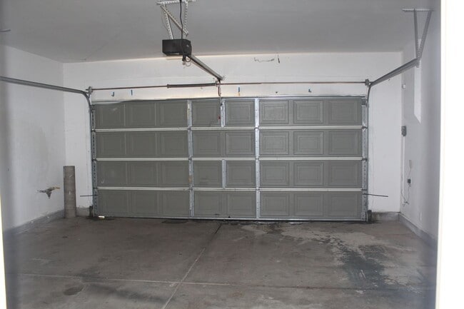 Building Photo - 13289 Coffeetree St
