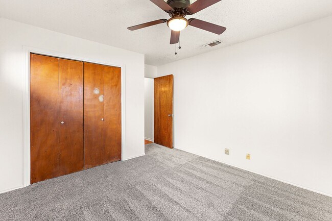 Building Photo - 1303 Conway Dr