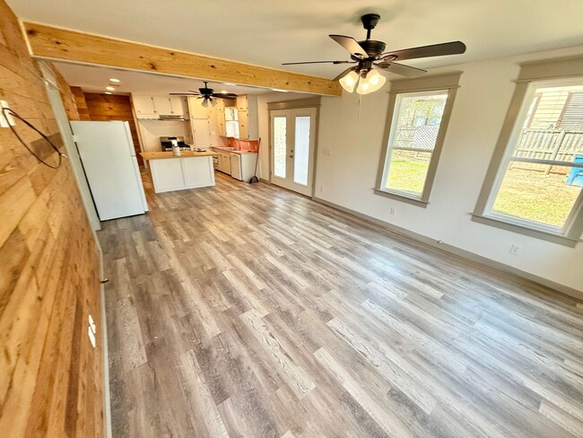 Building Photo - 402 Bonner St