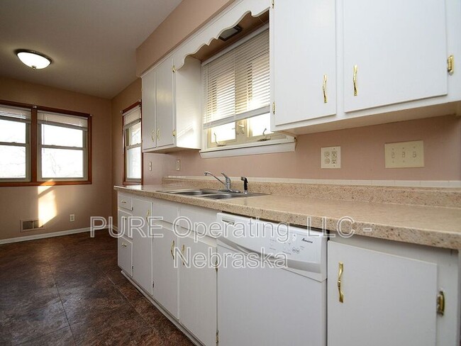 Building Photo - 7761 Highland St