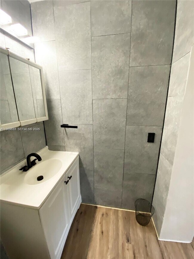 Building Photo - 705 NE 87th St