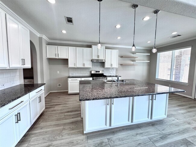 Building Photo - 24331 Bludana Ln