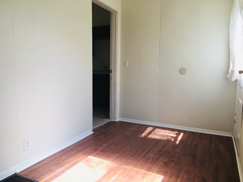BONUS ROOM/OFFICE - 4530 Lafayette Avenue