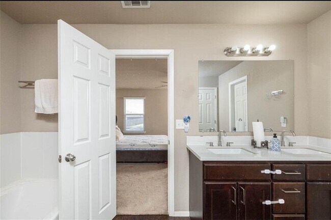 Building Photo - 6108 SW Warrington Rd