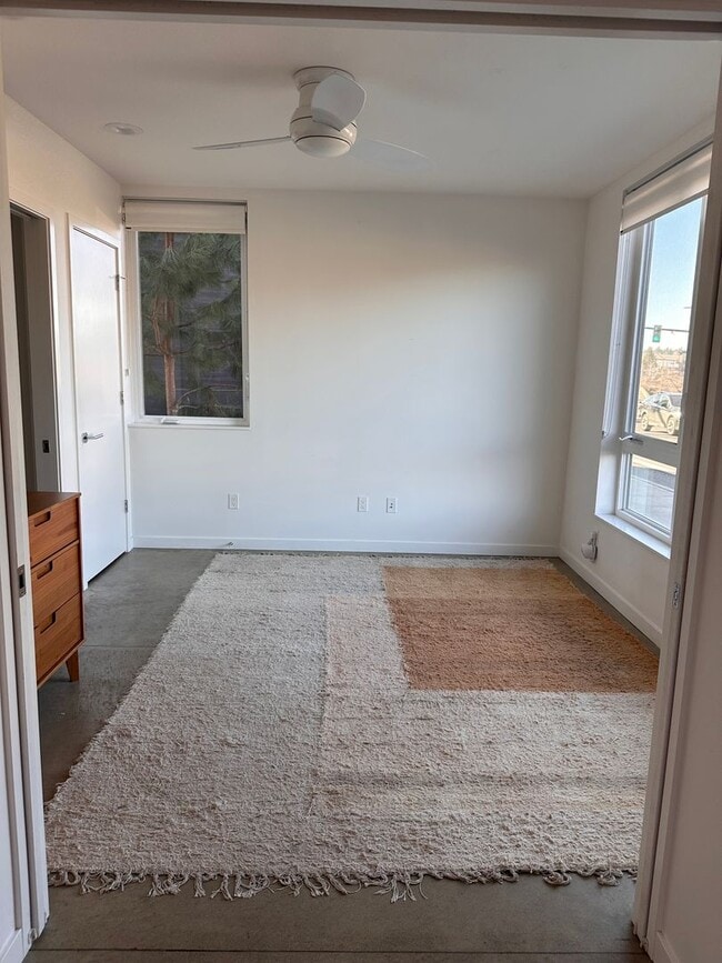 Building Photo - 3 Bedroom 3.5 Bath River Views - Walk to Old Mill