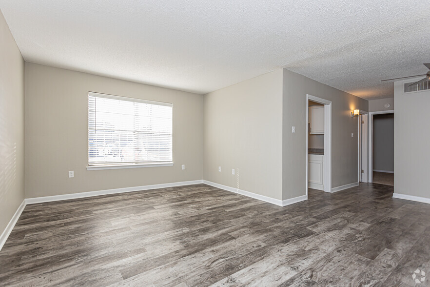 1BR, 1BA - 728SF - Tiger Pointe