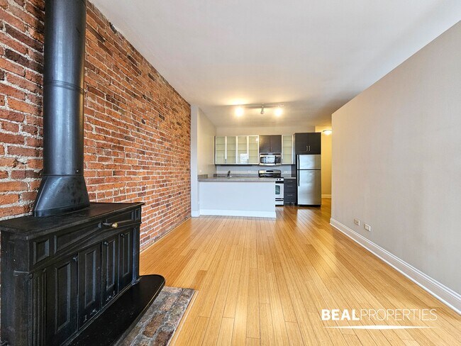 Building Photo - 2208 N Clark St