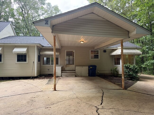Building Photo - 4084 Friendship Rd