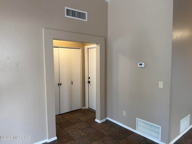 Building Photo - 3002 W Country Ranch Dr