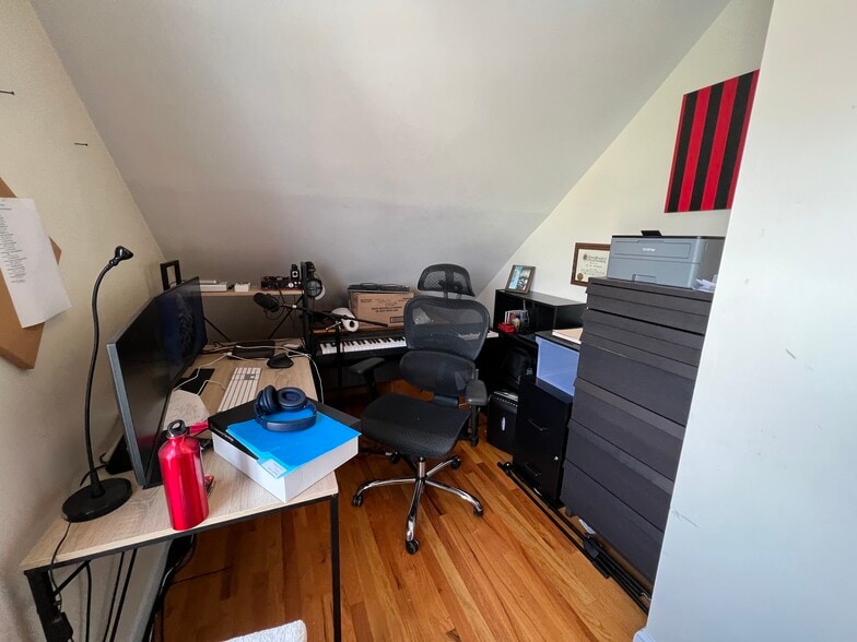 Building Photo - 79 Capen St