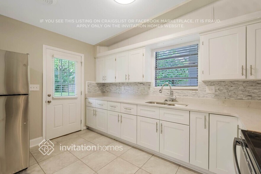 Building Photo - 8527 Bengalin Ave