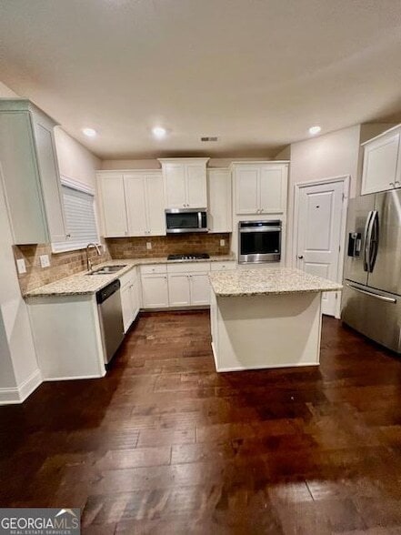 Building Photo - 600 Rosehill Ln SW
